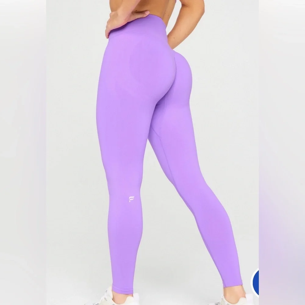 Fabletics Seamless Scrunch HighWaisted Legging Vibrant Purple, neon violet color - Picture 4 of 8